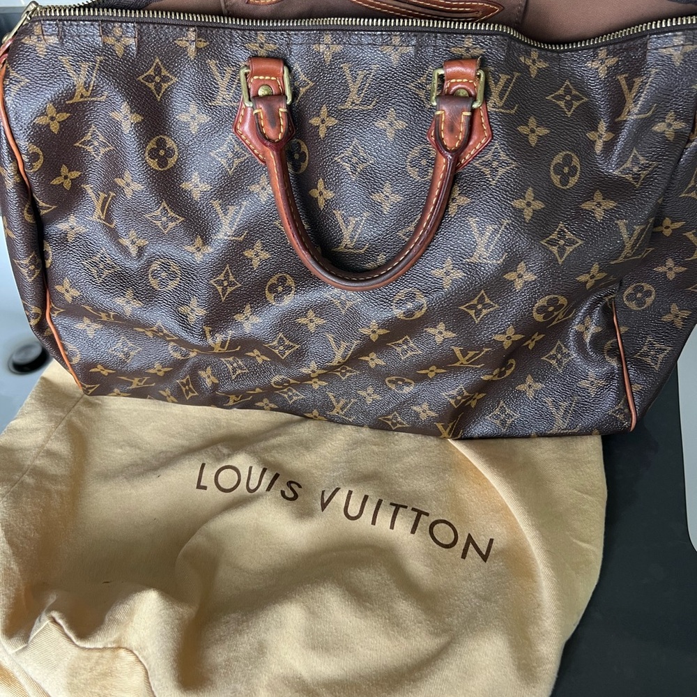 Louis Vuitton Speedy 40 Monogram